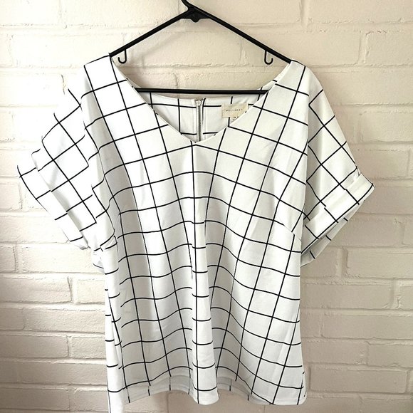 MELLODAY Tops - MELLODAY V-neck White Checker Blouse